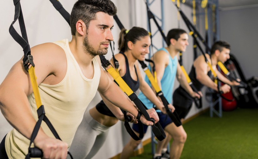 Trening TRX. Przykładowe ćwiczenia