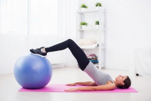 cwiczenia-pilates-z-pilka