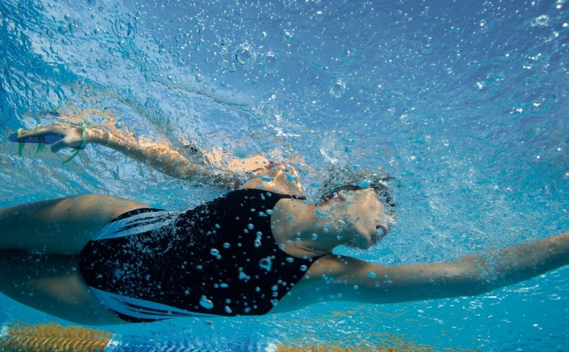 10 powodów, dla których warto nauczyć się pływać